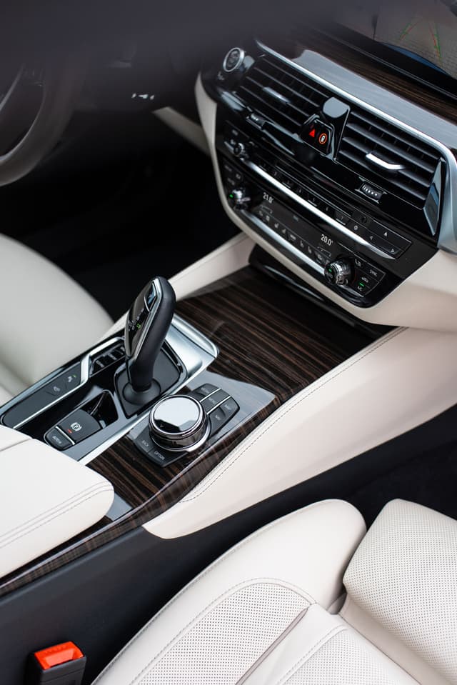 Suzuki Swift interior thumbnail 2