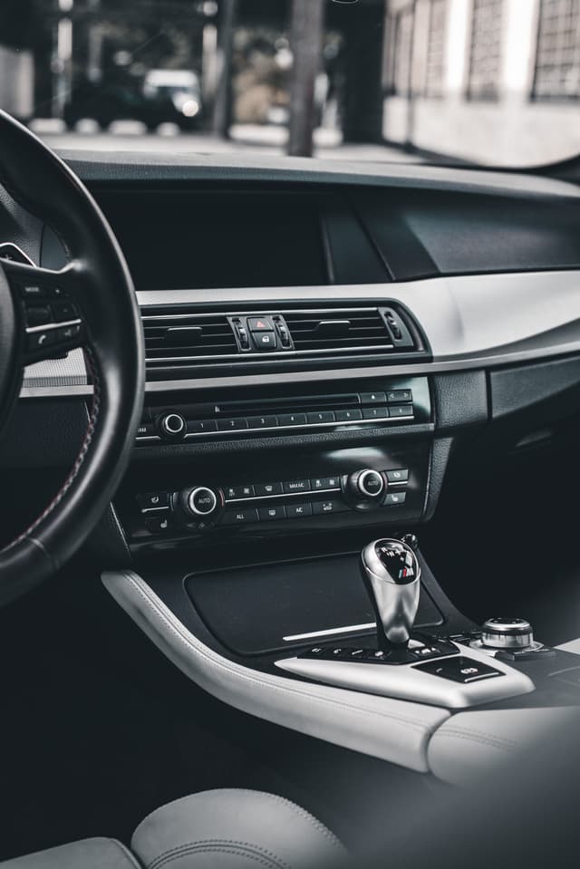Suzuki Swift interior thumbnail 3