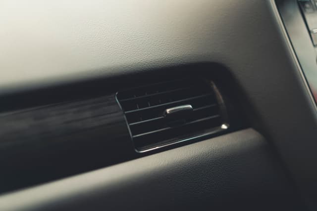 Suzuki Swift interior thumbnail 5