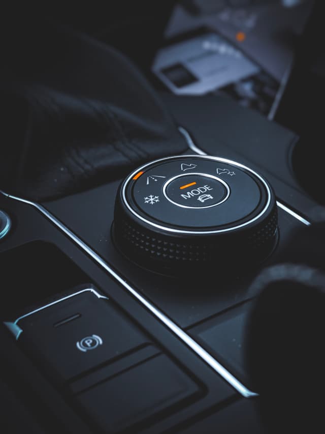 Suzuki Swift interior thumbnail 6
