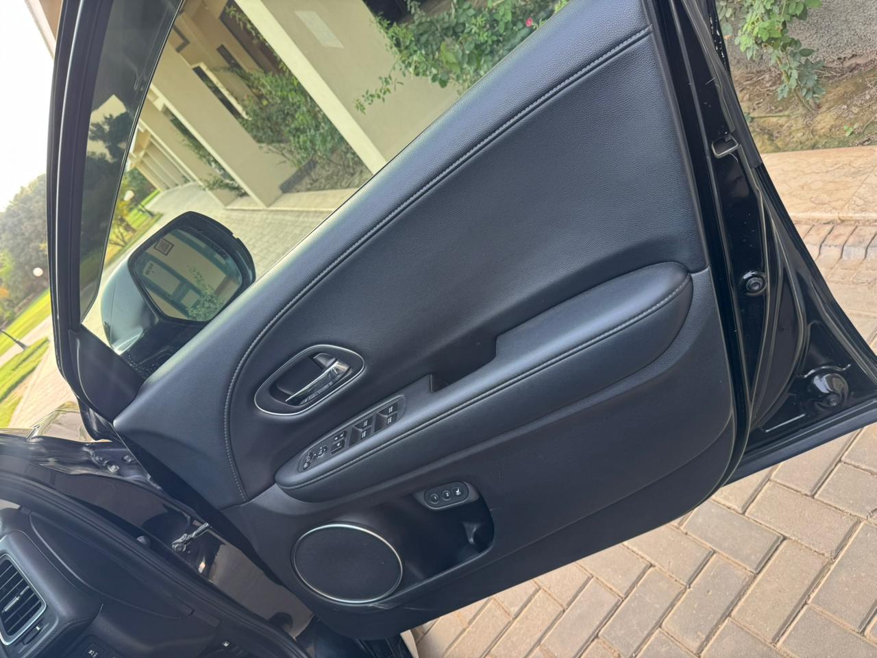 Honda Vezel Z Sensing gallery thumbnail 9