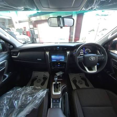 Toyota Fortuner gallery thumbnail 2